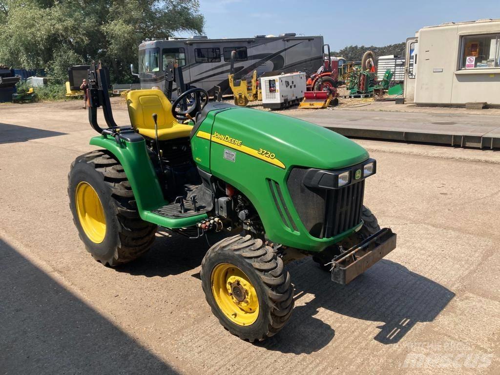 John Deere 3720 Traktorji