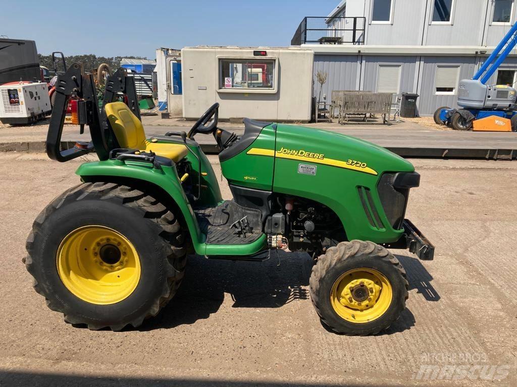John Deere 3720 Traktorji