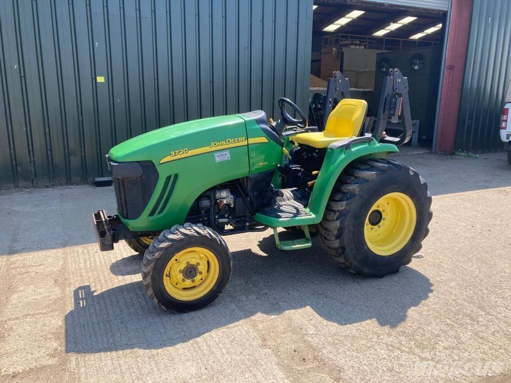 John Deere 3720 Traktorji