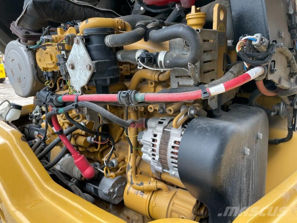 CAT 907M Kolesni nakladalci