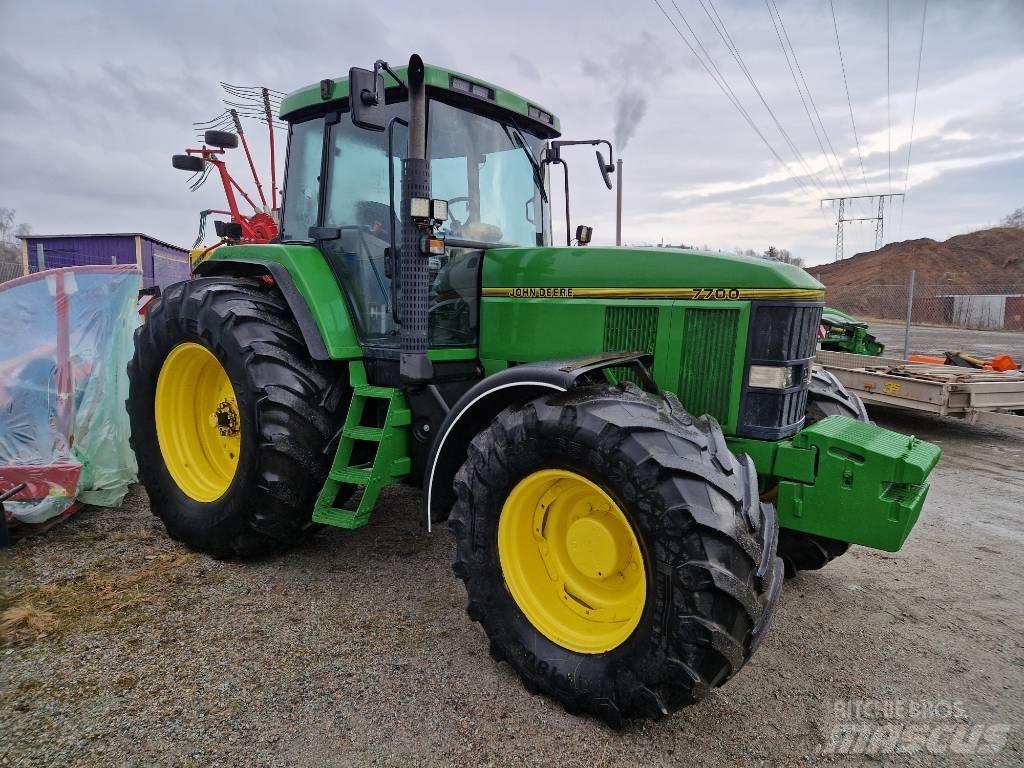 John Deere 7700 Traktorji