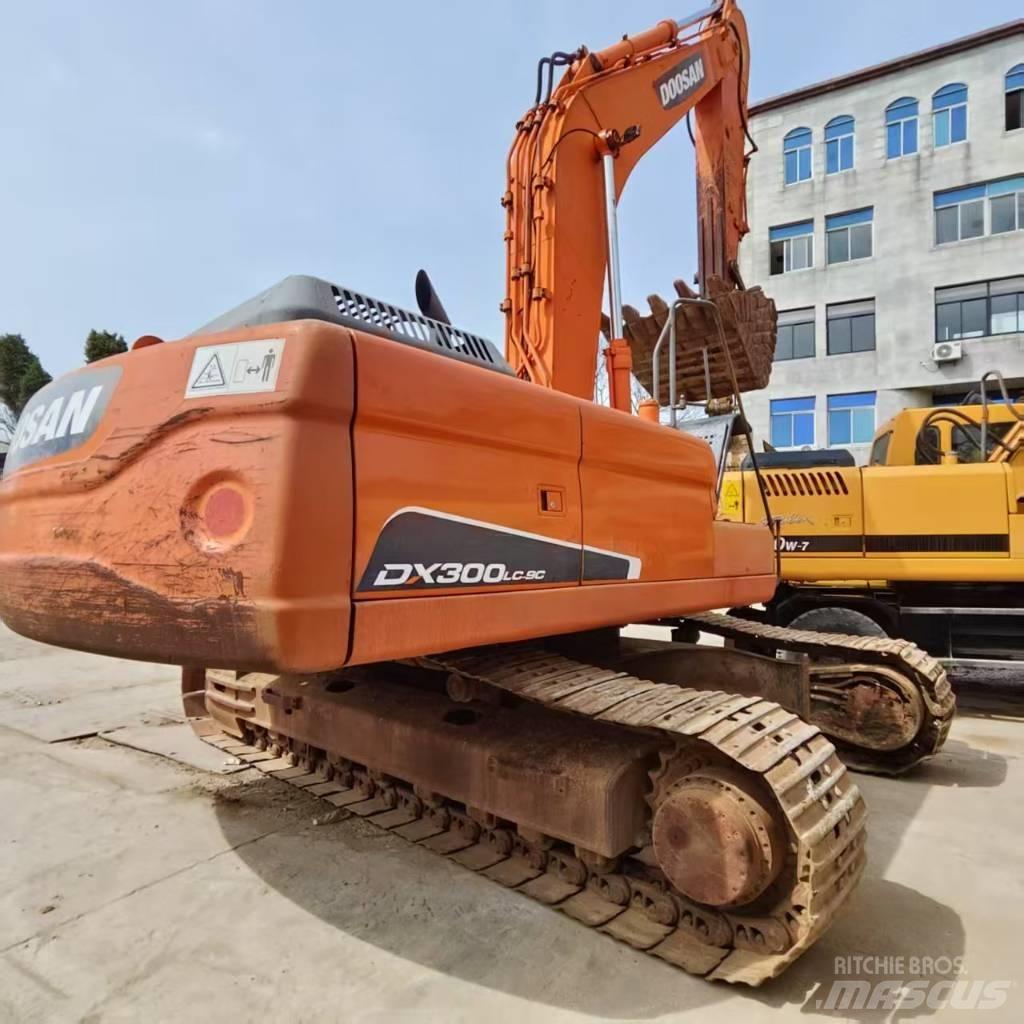 Doosan DX 300 Bagri goseničarji