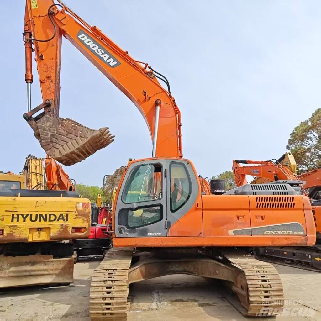 Doosan DX 300 Bagri goseničarji