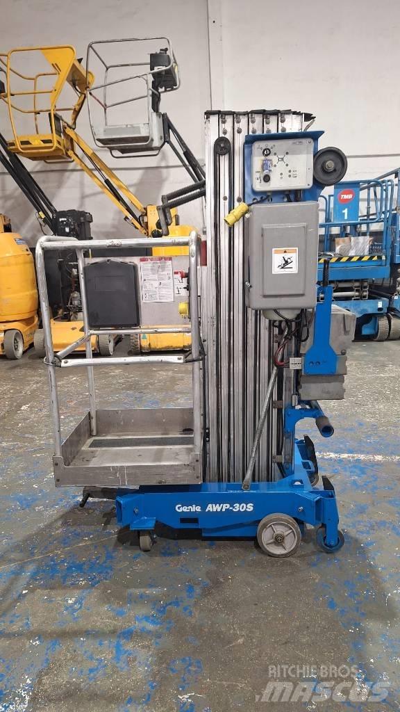 Genie AWP 30 S Vertikalna dvigala