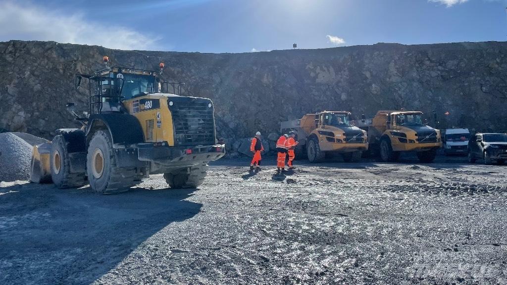 Komatsu WA480 Kolesni nakladalci