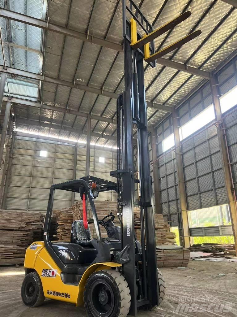 Komatsu FD 30 T-17 Dizelski viličarji