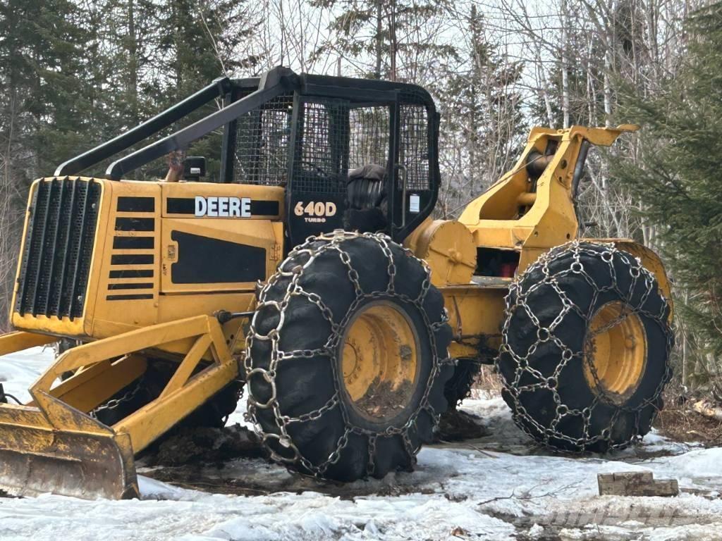 John Deere 640 D Skiderji