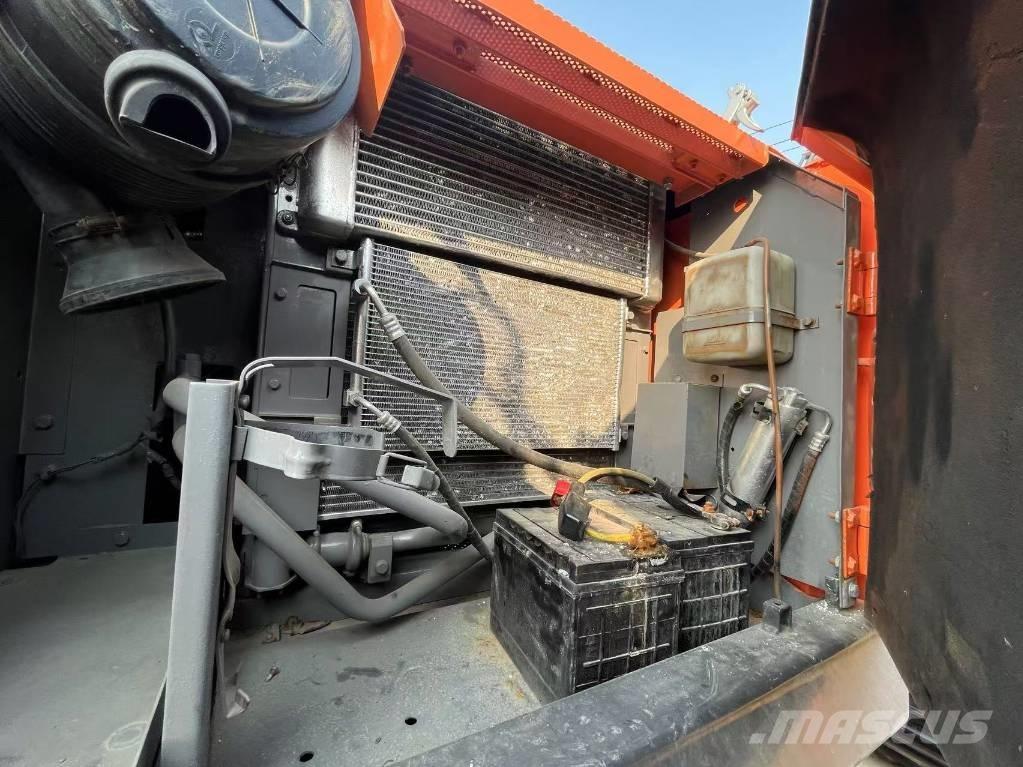 Hitachi ZX 160 Bagri goseničarji