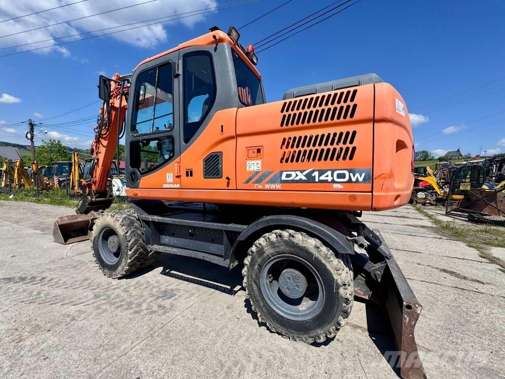 Doosan DX 140 W-3 Bagri na kolesih