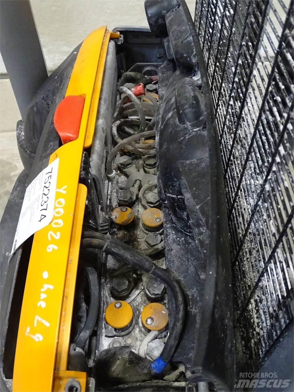Still EXV12 Ročni električni viličar