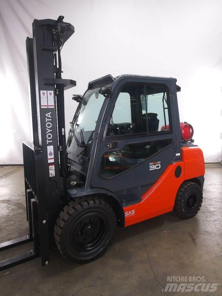 Toyota 02-8FGF30 Plinski viličarji