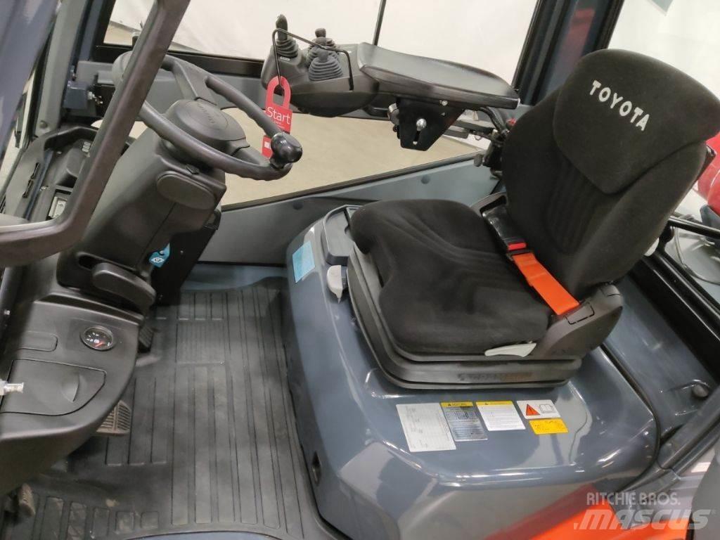 Toyota 02-8FGF30 Plinski viličarji