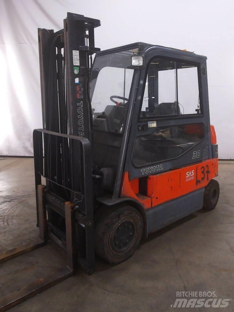 Toyota 7FBMF30 Električni viličarji