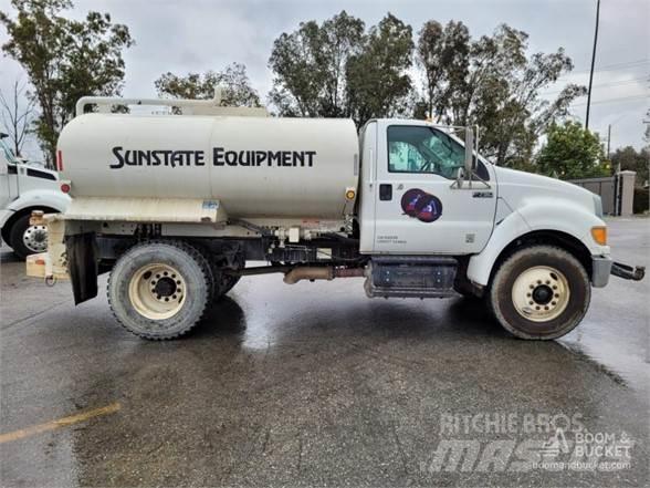 Ford F750 Tovornjaki za vodo