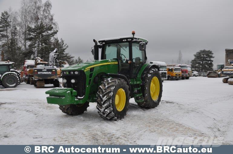 John Deere 8245R Traktorji
