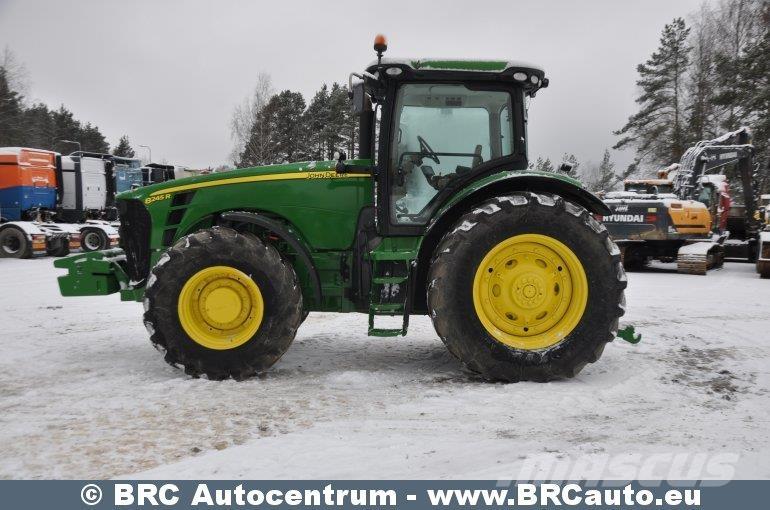 John Deere 8245R Traktorji