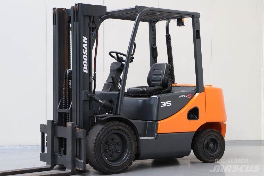 Doosan D35S Dizelski viličarji