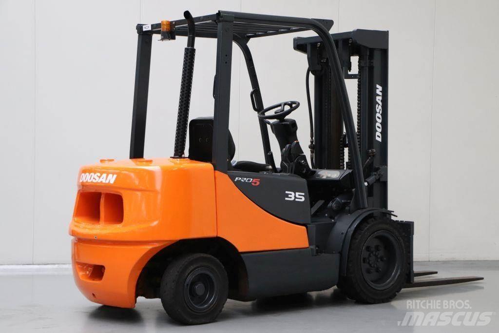 Doosan D35S Dizelski viličarji