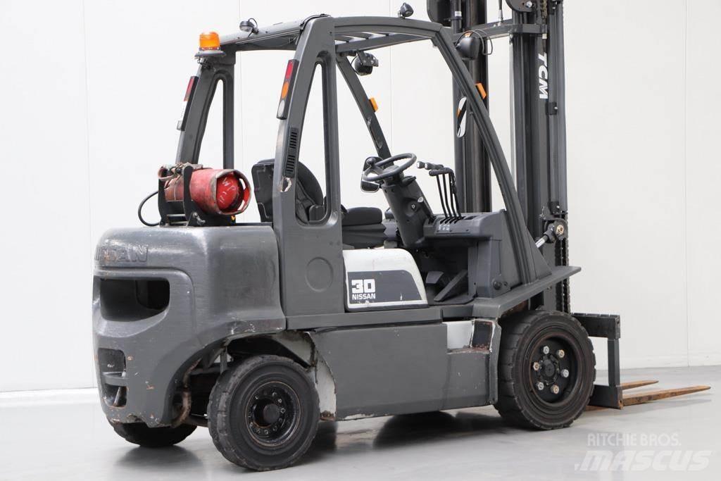 Nissan UG1D2A30LQ Plinski viličarji