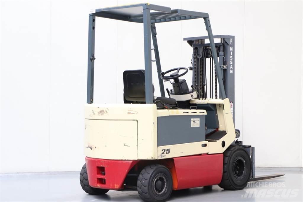 Nissan UM02L25U Električni viličarji