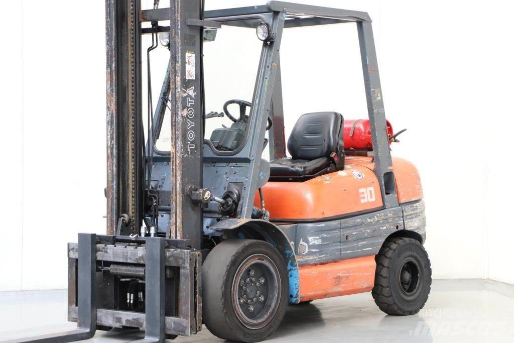 Toyota 02-6FGF30 Plinski viličarji