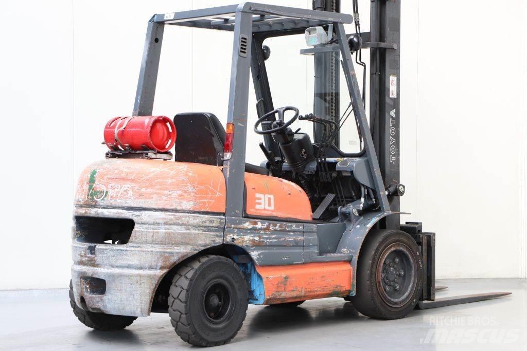 Toyota 02-6FGF30 Plinski viličarji