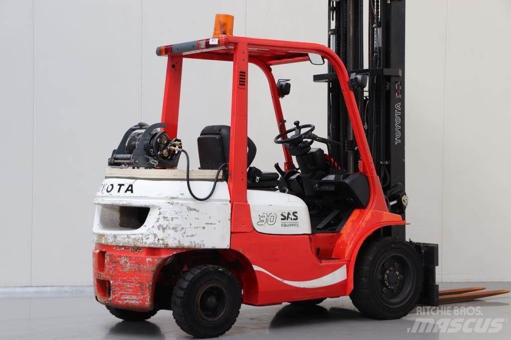 Toyota 02-7FGF30 Plinski viličarji