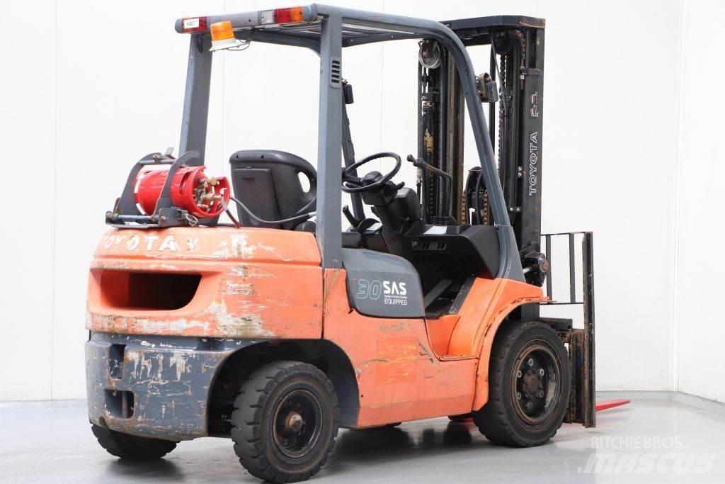 Toyota 02-7FGF30 Plinski viličarji