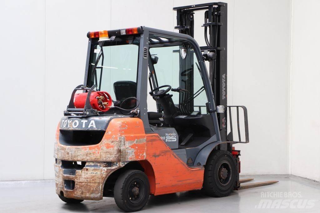 Toyota 02-8FGF25 Plinski viličarji