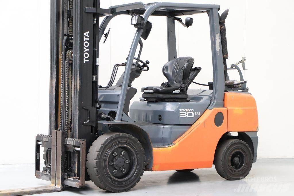 Toyota 02-8FGF30 Plinski viličarji