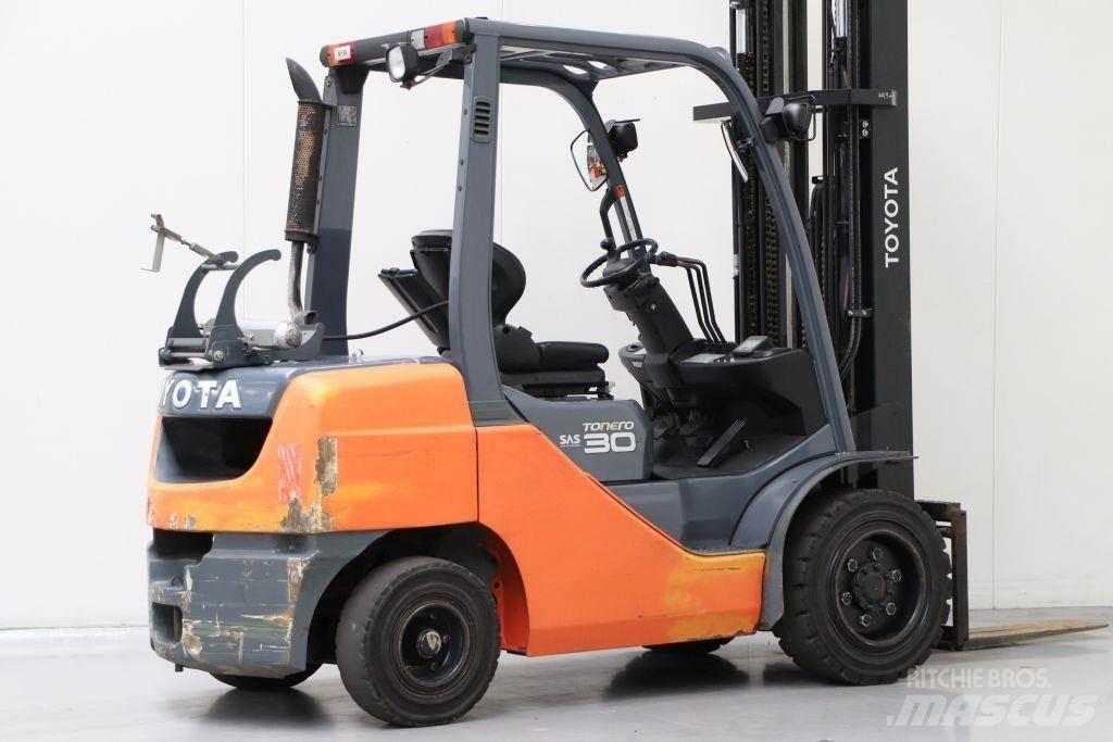 Toyota 02-8FGF30 Plinski viličarji
