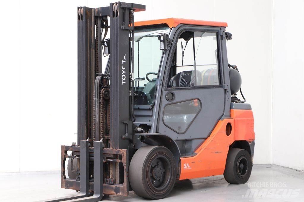 Toyota 02-8FGF30 Plinski viličarji