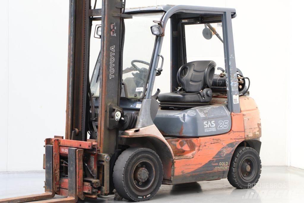 Toyota 42-7FGF25 Plinski viličarji