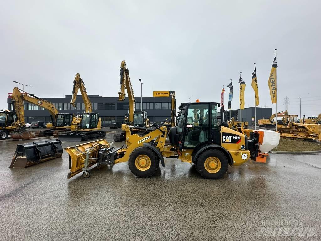 CAT 906 Kolesni nakladalci