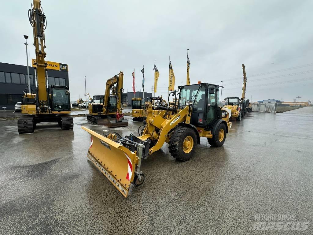 CAT 906 Kolesni nakladalci