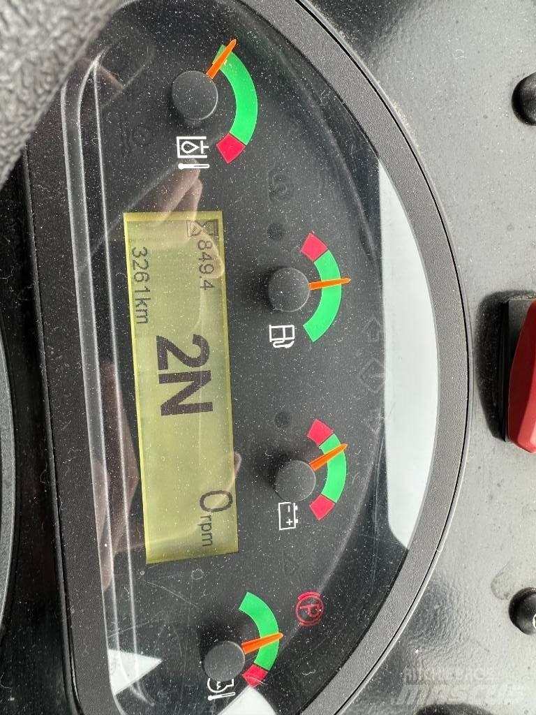 CAT 906 Kolesni nakladalci