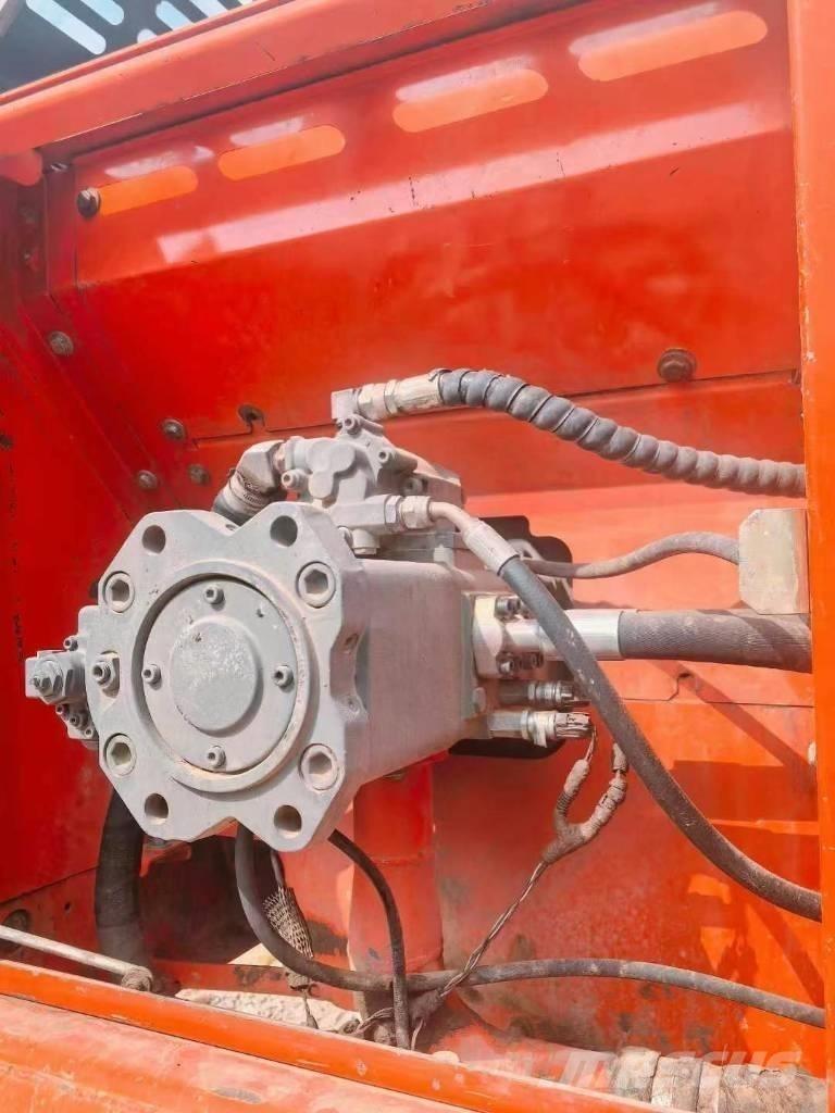 Doosan DX 260 Bagri goseničarji
