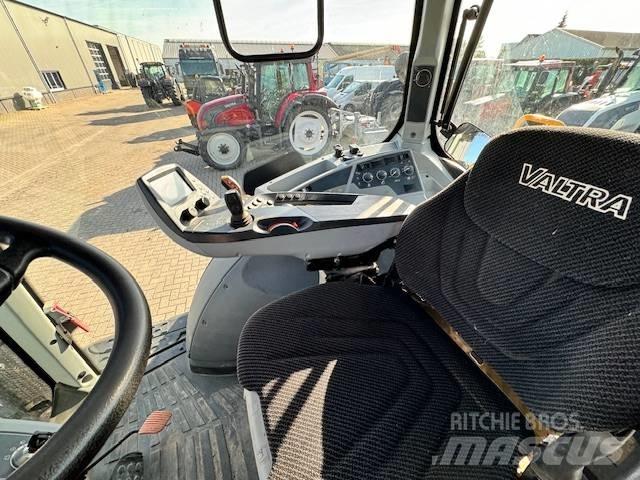 Valtra T214 Versu Traktorji