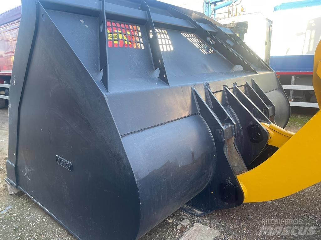 Komatsu WA 470 Kolesni nakladalci