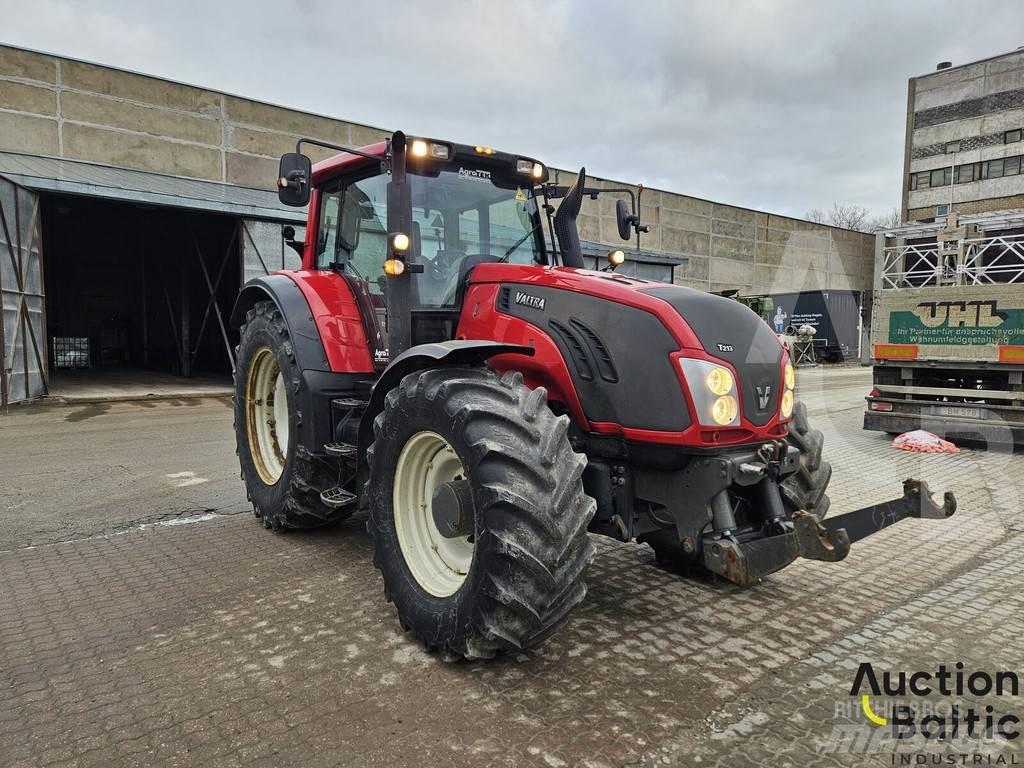 Valtra T213V Traktorji