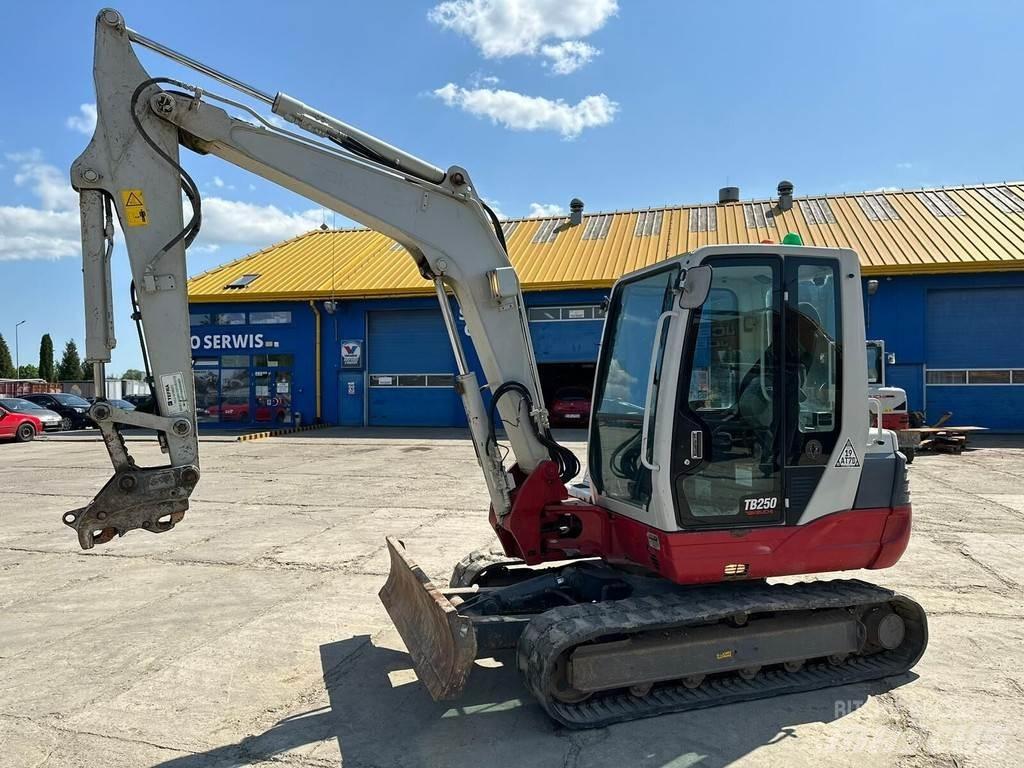 Takeuchi TB250 Mini bagri <7t