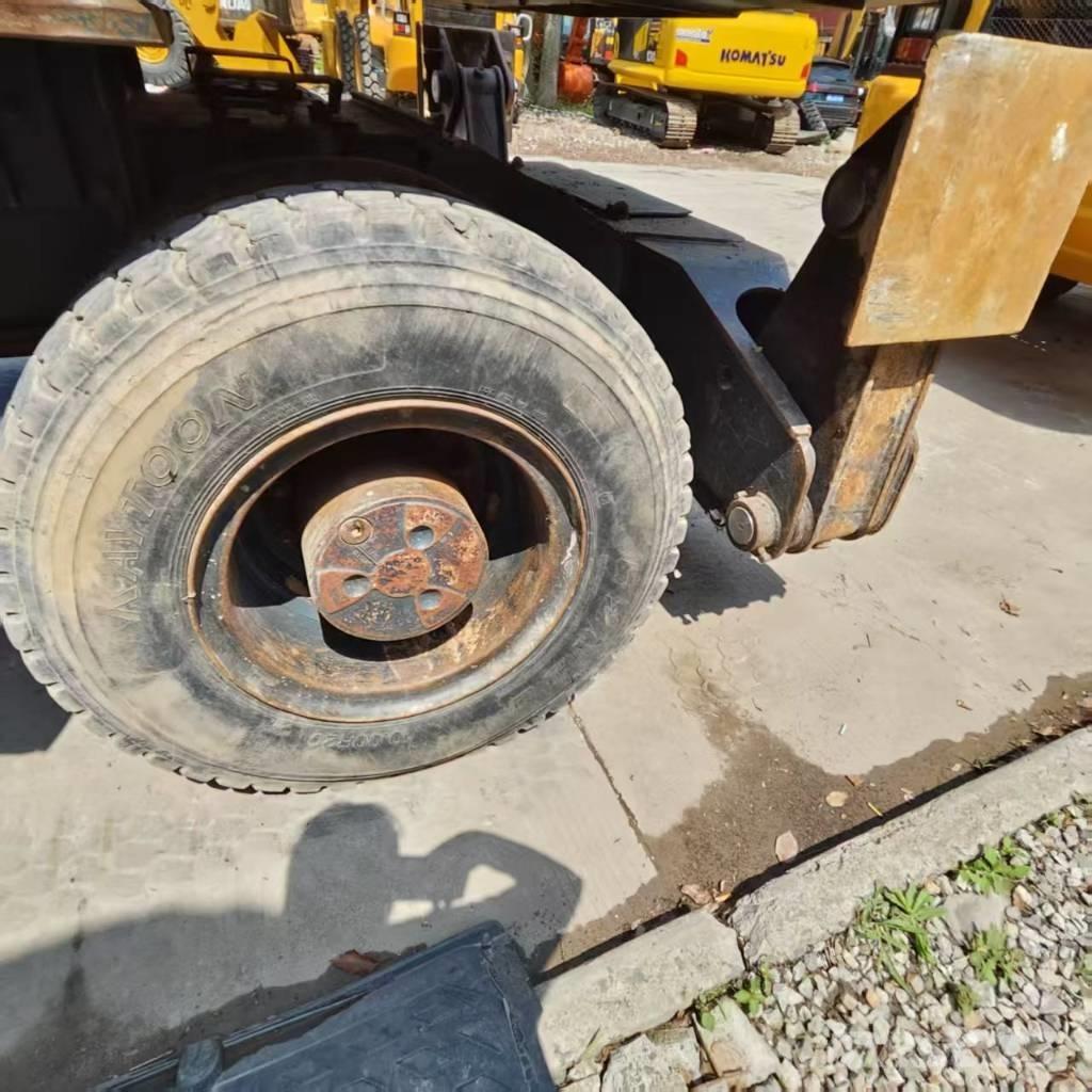 Hyundai R210W-9 Bagri na kolesih