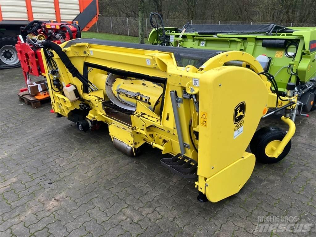 John Deere 8300i Kombajni za krmo