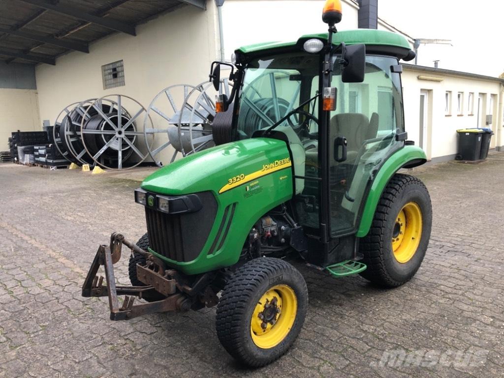 John Deere 3320 Manjši traktorji