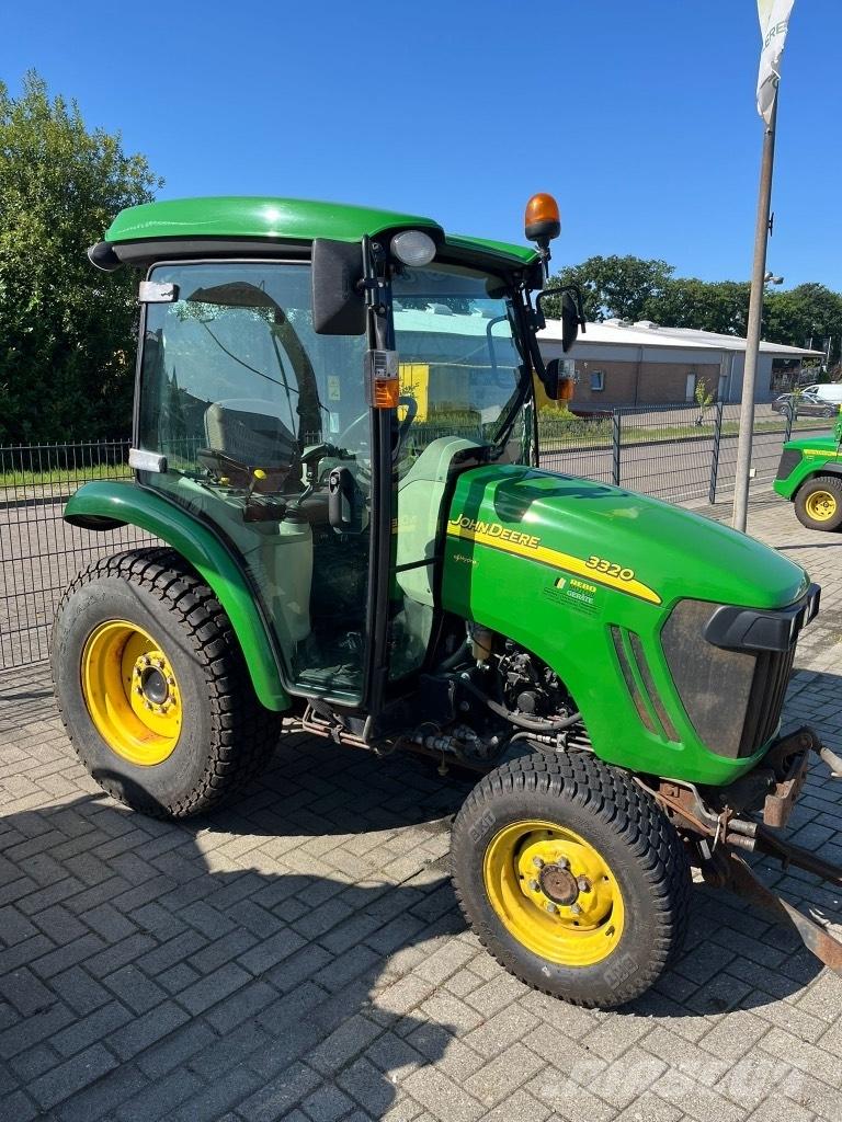 John Deere 3320 Manjši traktorji