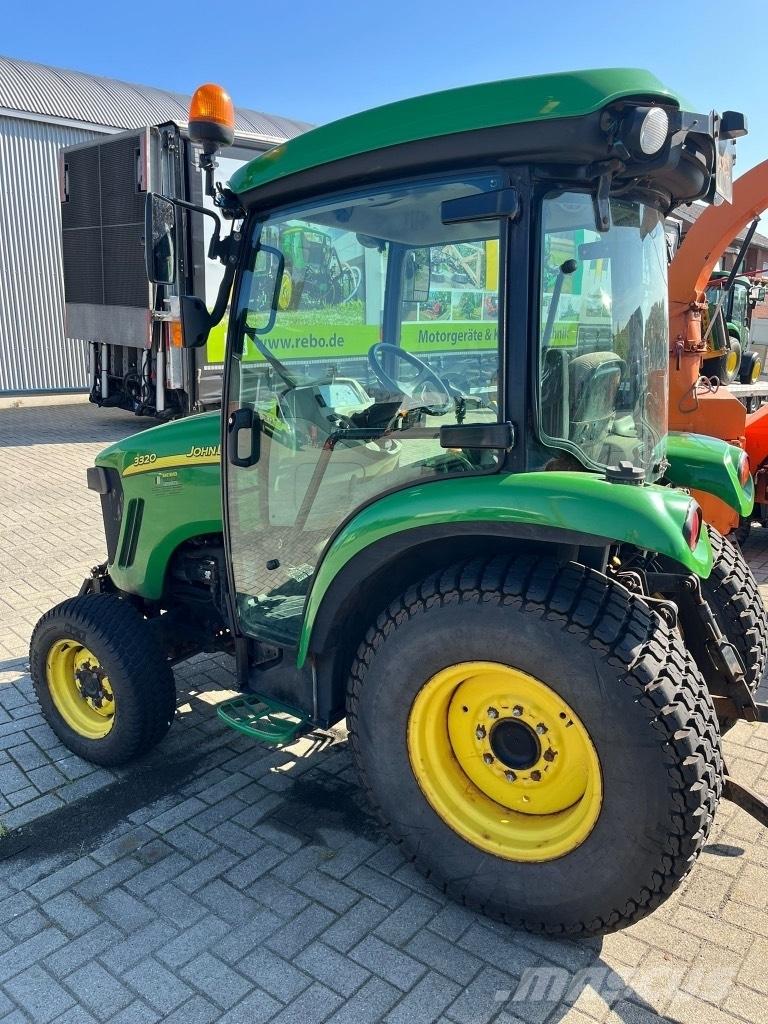 John Deere 3320 Manjši traktorji