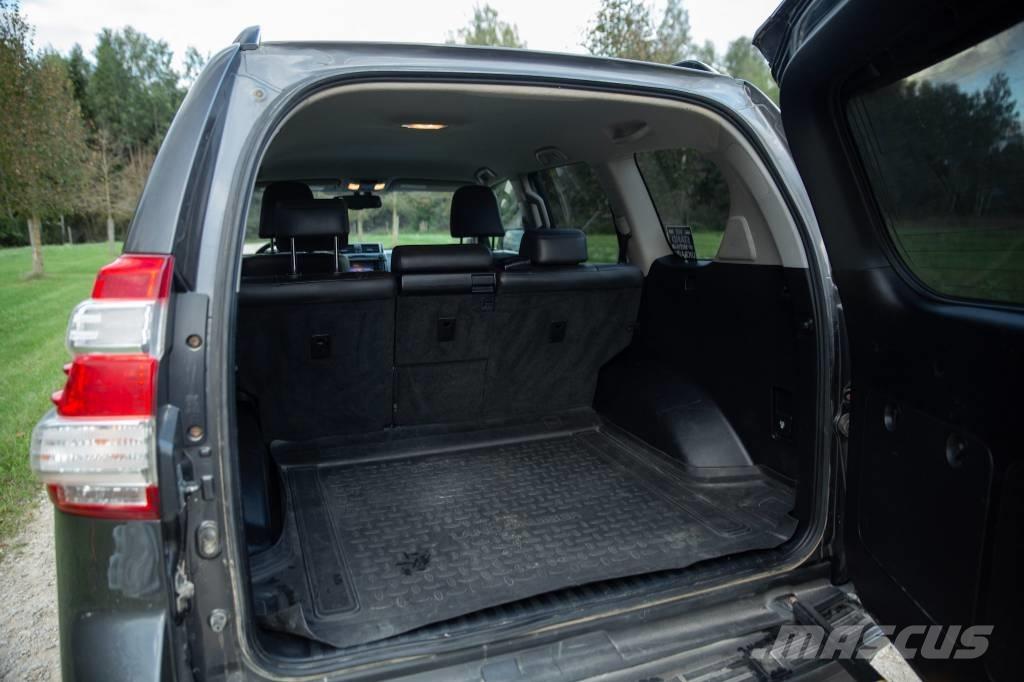 Toyota Landcruiser Avtomobili