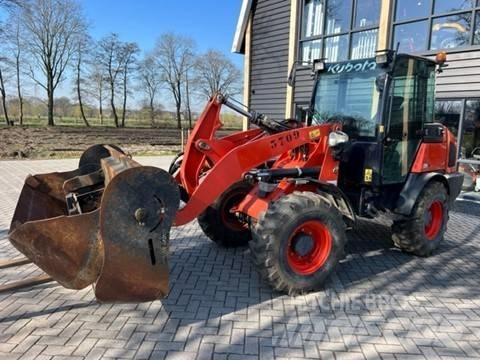 Kubota R 082 Kolesni nakladalci