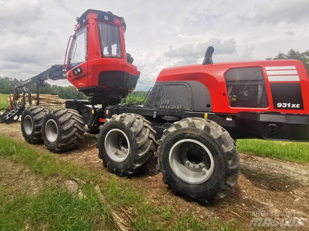 Komatsu 931 XC Harvesterji