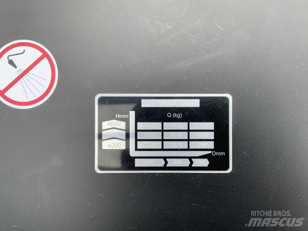 EP EFL 252 XS Električni viličarji
